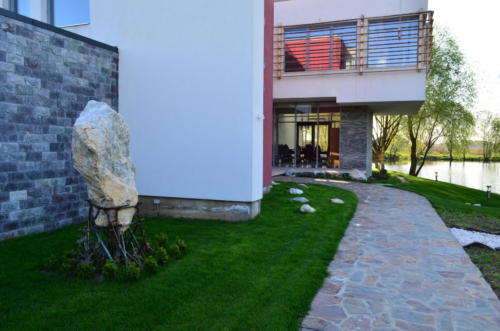 Aranjament decorativ din piatra