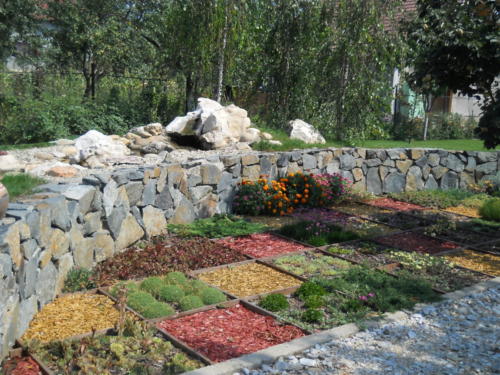 Chenare decorative protejate de zid din piatra naturala, blocuri mari