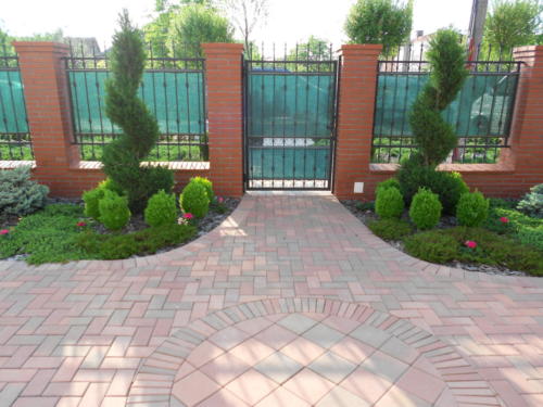 Amenajare spatiu verde in fata casei (2)